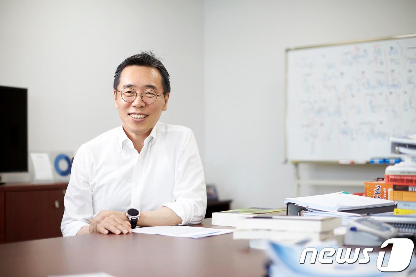 4일 삼성전자가 신설한 미세먼지 연구소의 초대소장으로 선임된 황성우 삼성전자 종합기술원 부원장(부사장) (삼성전자 제공) 2018.1.4/뉴스1 ⓒ News1