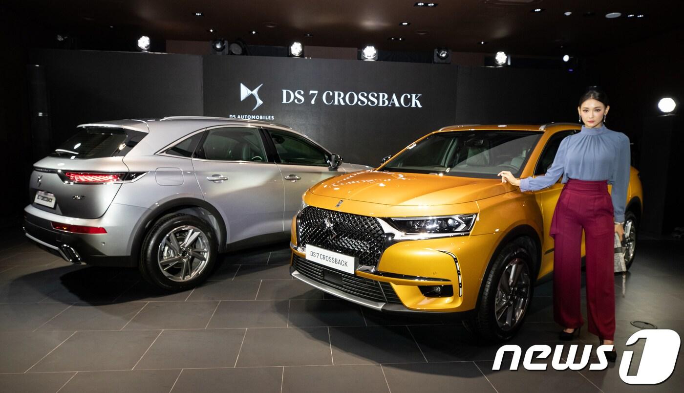 8일 서울 강남구 DS오토모빌 DS스토어에서 플래그십 SUV 모델 'DS 7 크로스백'이 공개되고 있다. 프랑스 자동차 브랜드 DS 오토모빌은 이날 플래그십 SUV 모델 DS 7 크로스백 출시와 함께 한국시장 진출을 공식화했다. 2019.1.8/뉴스1 ⓒ News1 유승관 기자