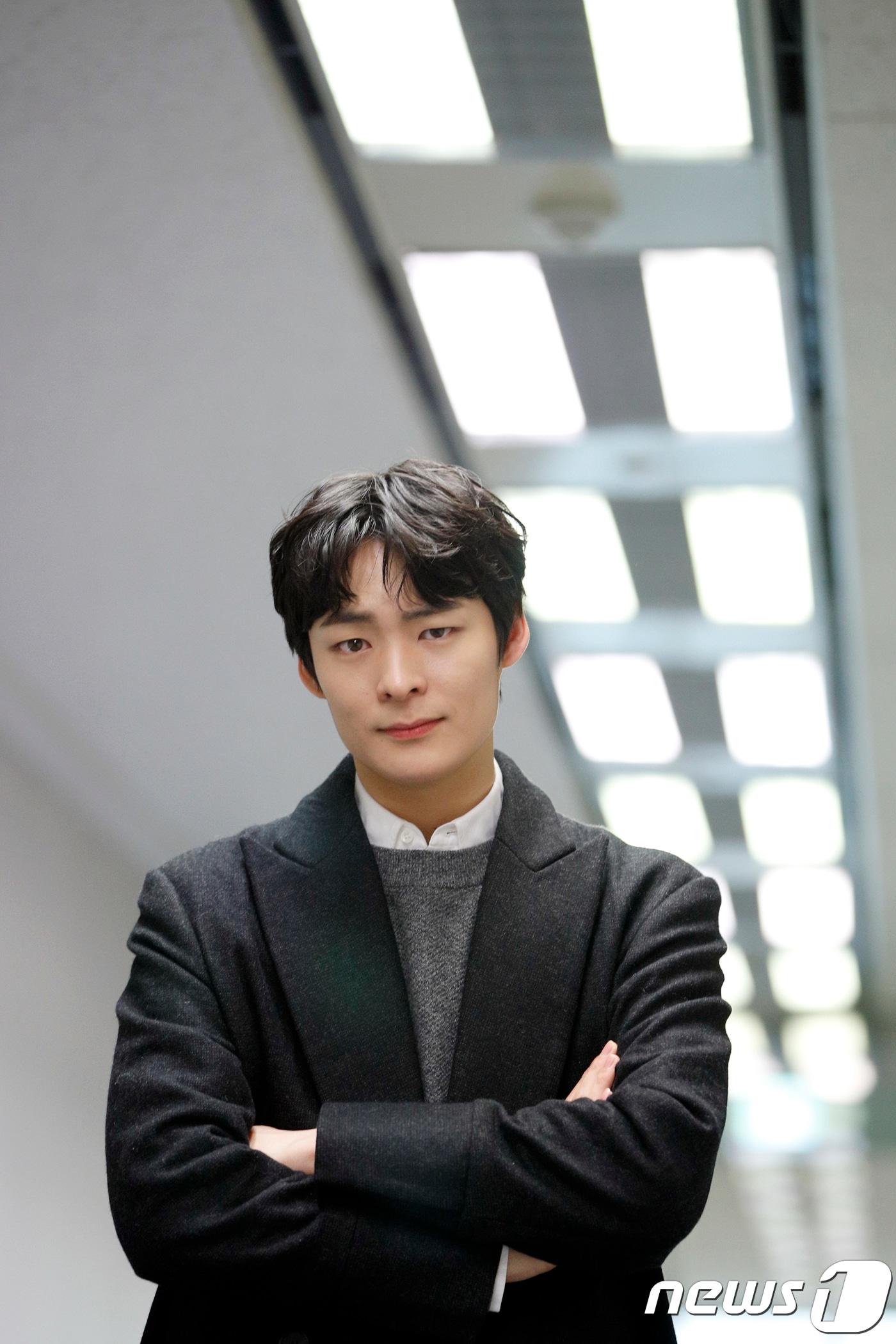 본문 이미지 - JTBC 드라마 'SKY캐슬(스카이캐슬)'에서 박영재 역을 맡은 배우 송건희가 뉴스1과의 인터뷰에서 포즈를 취하고 있다. /뉴스1 ⓒ News1 안은나 기자