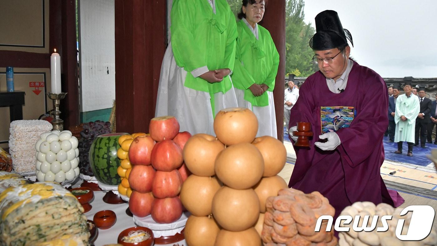 본문 이미지 - 1일 전북 장수군 의암사 영정각에서 논개 제례봉행이 진행되고 있다.(장수군제공) 2019.10.1 /뉴스1
