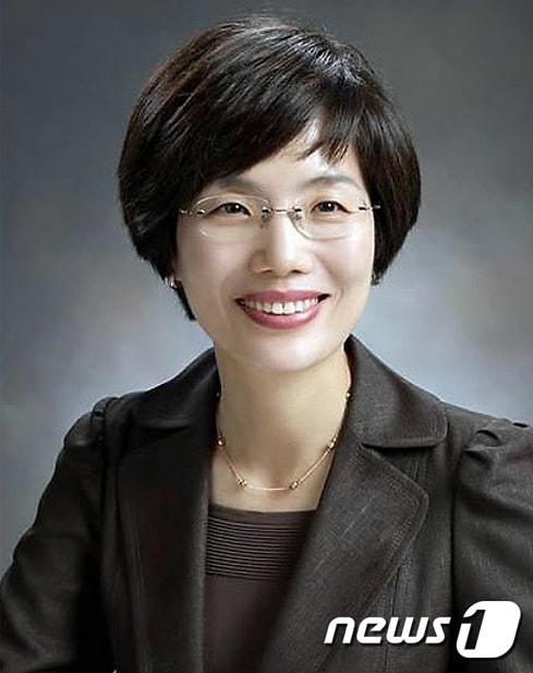 본문 이미지 - 문재인 대통령이 1일 국가공무원인재개발원 원장으로 임명한 박춘란전 교육부 차관. (청와대 제공) 2019.10.1/뉴스1
