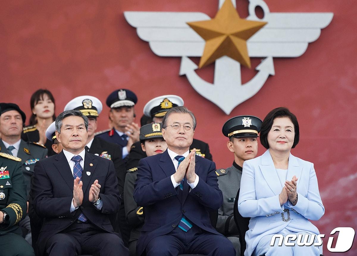본문 이미지 - 지난 2019년 10월 1일 열린 국군의날 기념식(청와대 제공) 2019.10.1/뉴스1