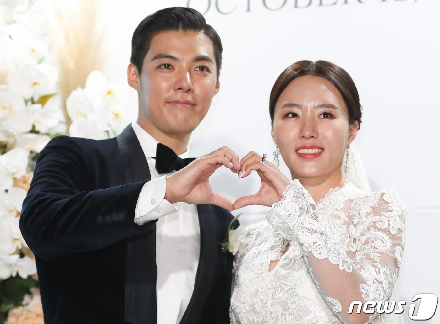 본문 이미지 - 가수 강남(왼쪽)과 전 스피드스케이팅 국가대표 이상화 ⓒ News1 허경 기자