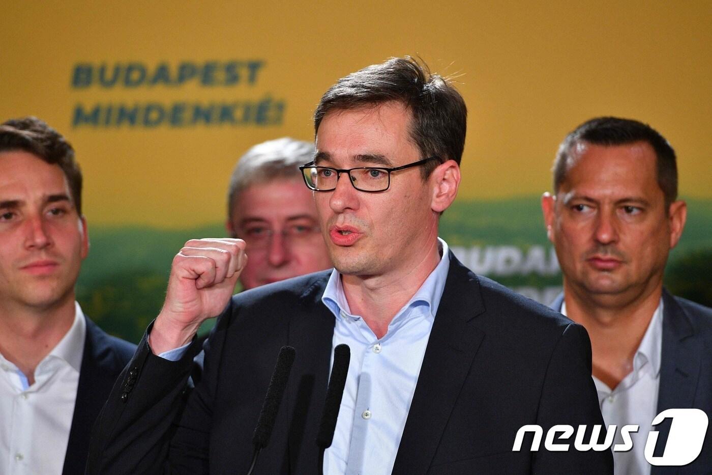 13일 헝가리 부다페스트 시장 선거에서 승리를 선언한 게르게이 커러초니 사회민주당 후보. ⓒ AFP=뉴스1