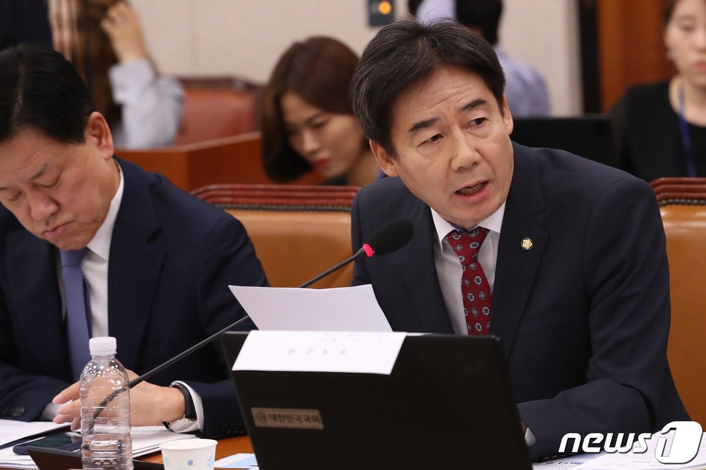 본문 이미지 - 이용호 무소속 국회의원이 '소상공인 살리기법 일부개정안'을 대표 발의했다. /뉴스1 ⓒ News1 임세영 기자