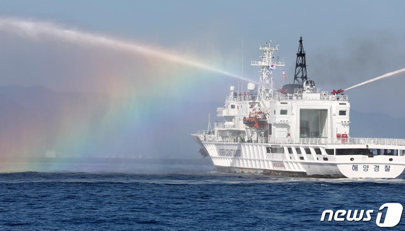헬기 격납고를 갖춘 동해지방해양경찰청 소속 대형 함정.&#40;뉴스1 자료, 재판매 및 DB금지&#41; 2025.12.10/뉴스1