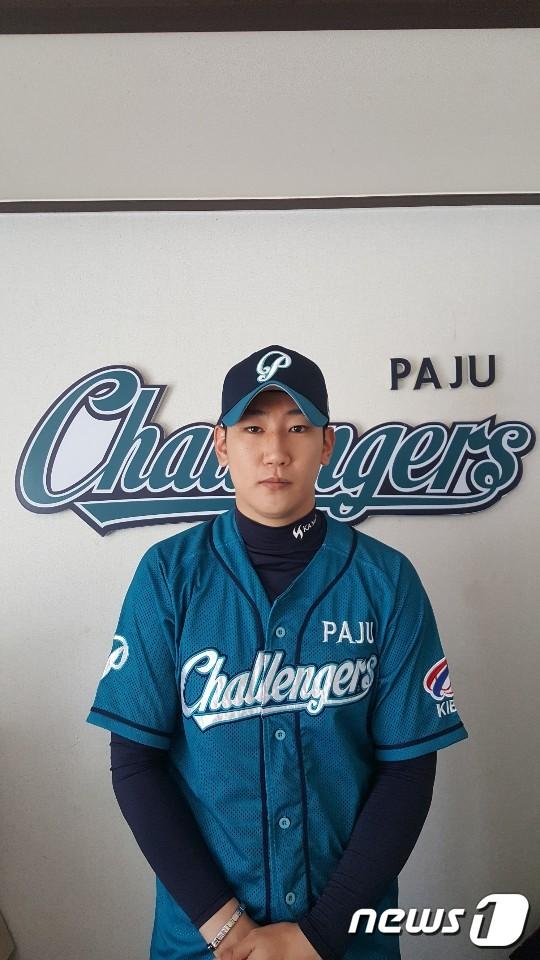 본문 이미지 - LG 트윈스에서 방출된 뒤 독립구단 파주 챌린저스에서 기량을 쌓은 송윤준이 한화 이글스에 입단했다. (파주 챌린저스 제공) ⓒ 뉴스1
