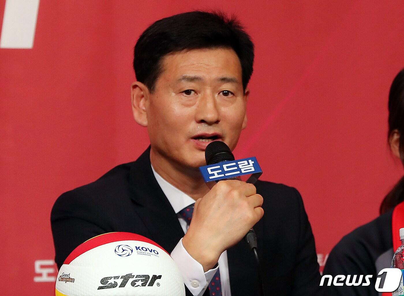 본문 이미지 - 자진사퇴한 서남원 KGC인삼공사 감독. 뉴스1 ⓒ News1 구윤성 기자