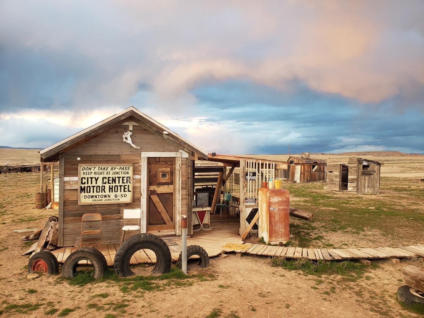 본문 이미지 - 미국 유타주 시스코에 자리한 페이스 브로스 판자집 숙소. 이하 에어비앤비 제공