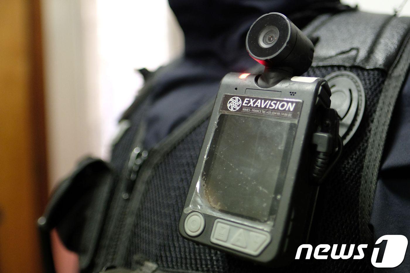 본문 이미지 - 바디캠.(자료사진) ⓒ AFP=뉴스1