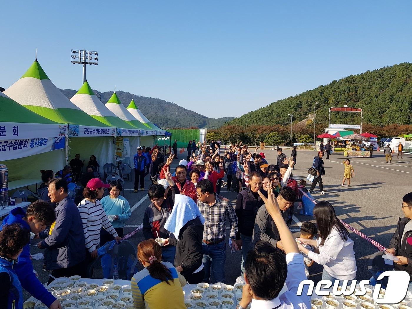 본문 이미지 - 2018년 열린 진도 수산물 축제 모습 /뉴스1
