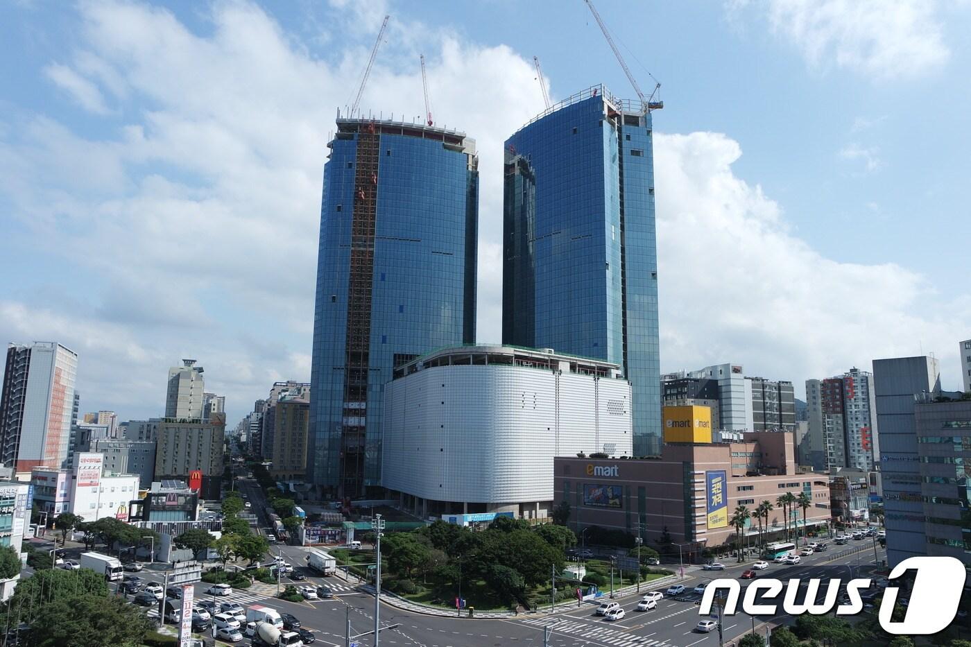 본문 이미지 - 제주시 노형동의 제주드림타워. /ⓒ 뉴스1