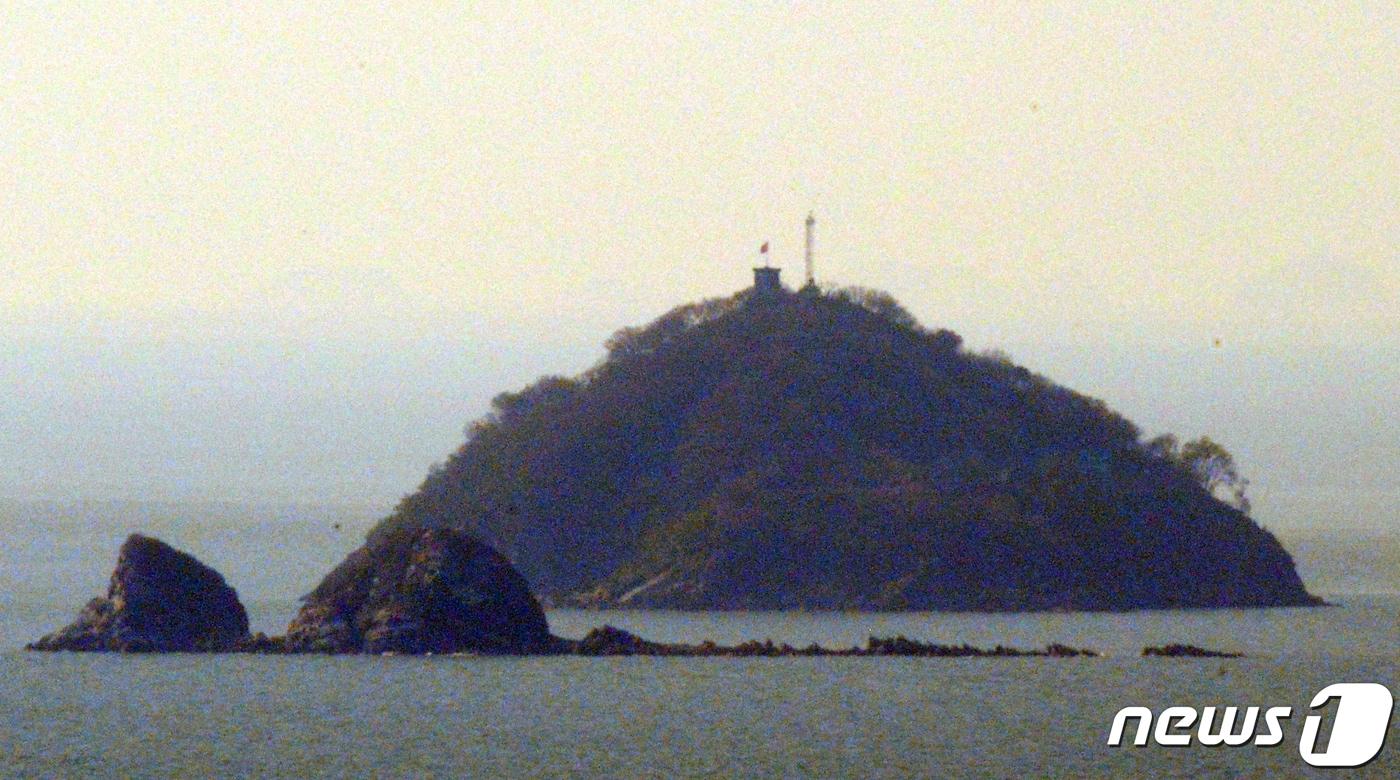 본문 이미지 - 24일 인천시 강화군 서도면 말도리 해병2사단 말도소초에서 바라본 함박도 모습. 2019.10.24/뉴스1 ⓒ News1 국회사진취재단