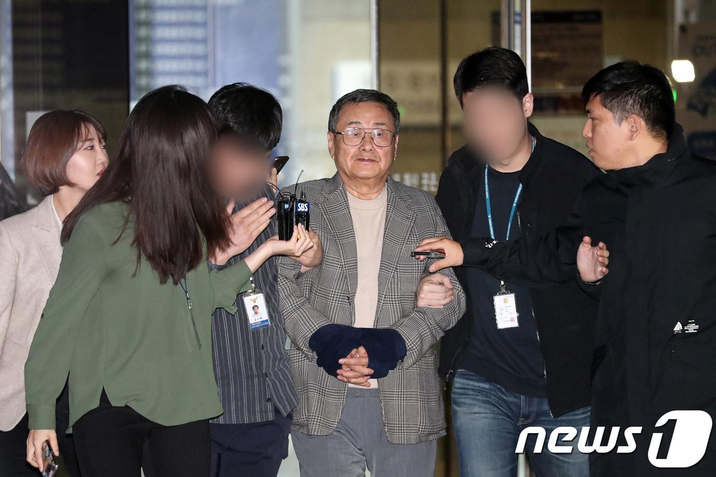 본문 이미지 - 가사도우미를 성폭행하고 비서를 추행한 혐의를 받는 김준기 전 동부그룹(현 DB그룹) 회장 2019.10.25/뉴스1 ⓒ News1 이승배 기자