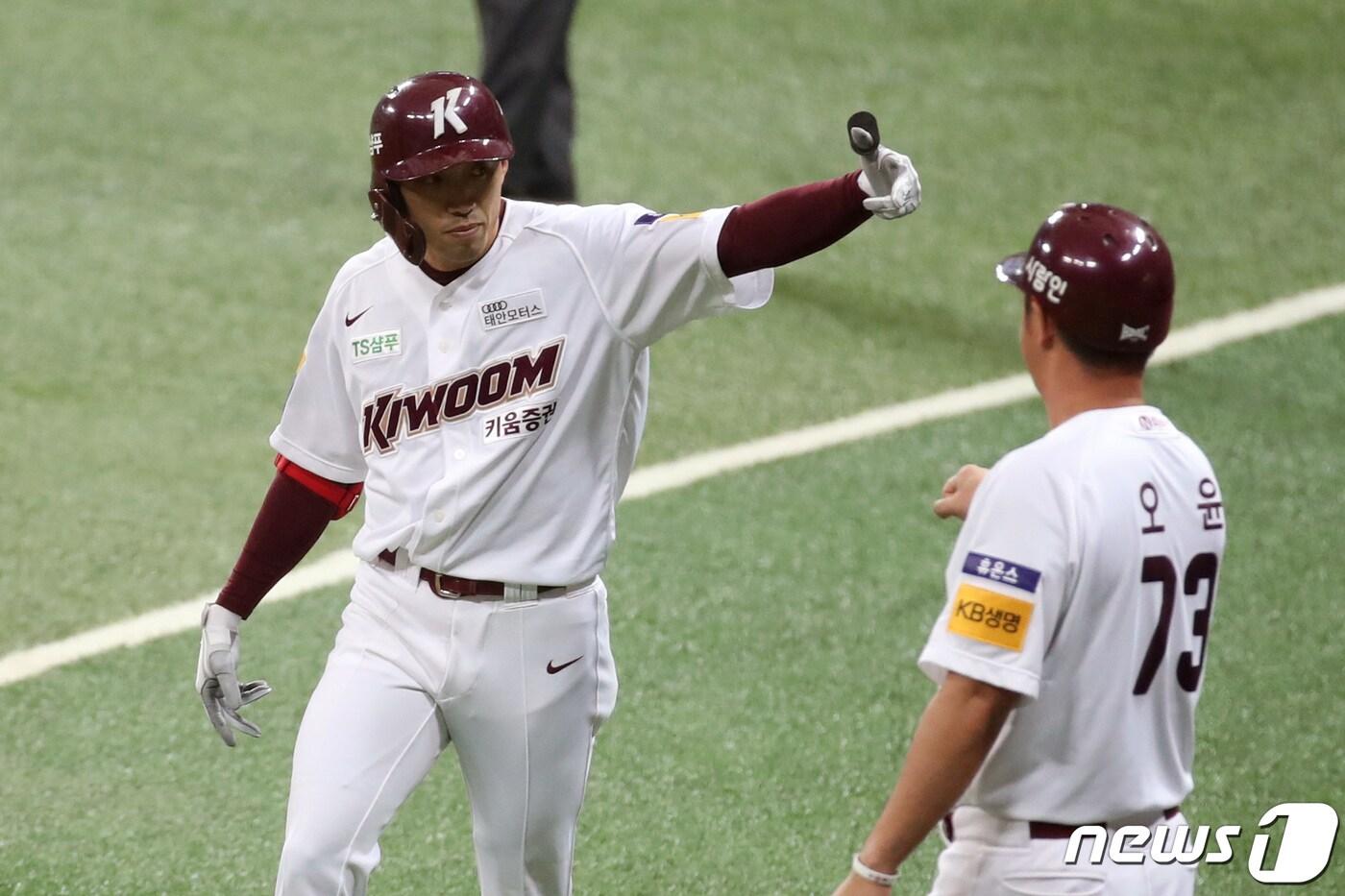 박정음(왼쪽)은 2021시즌 종료 후 현역 은퇴했다. 2019.10.26/뉴스1 ⓒ News1 이광호 기자