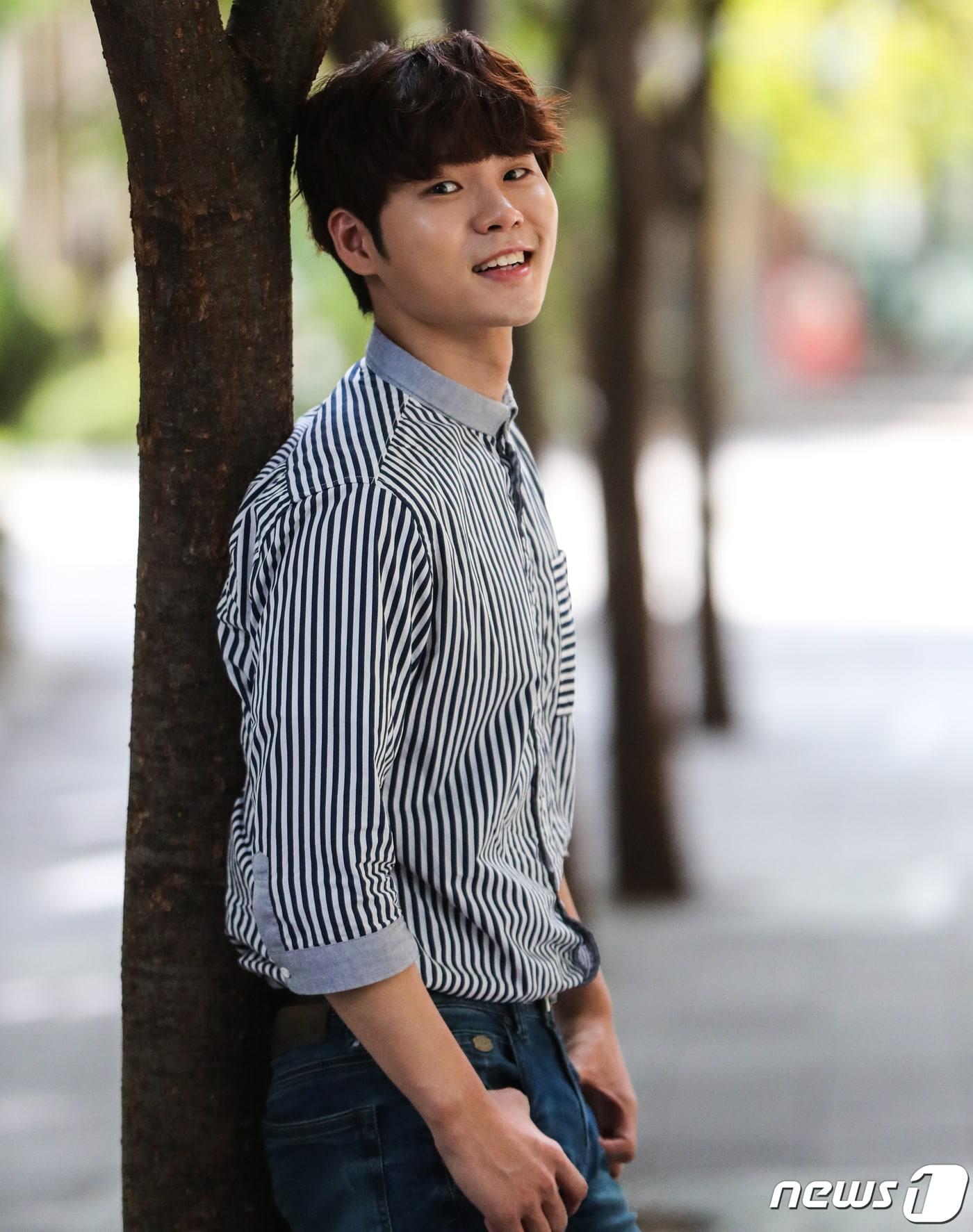 본문 이미지 - 배우 윤지온이 4일 서울 종로에서 인터뷰에 앞서 포즈를 취하고 있다. 2019.10.4/뉴스1 ⓒ News1 허경 기자