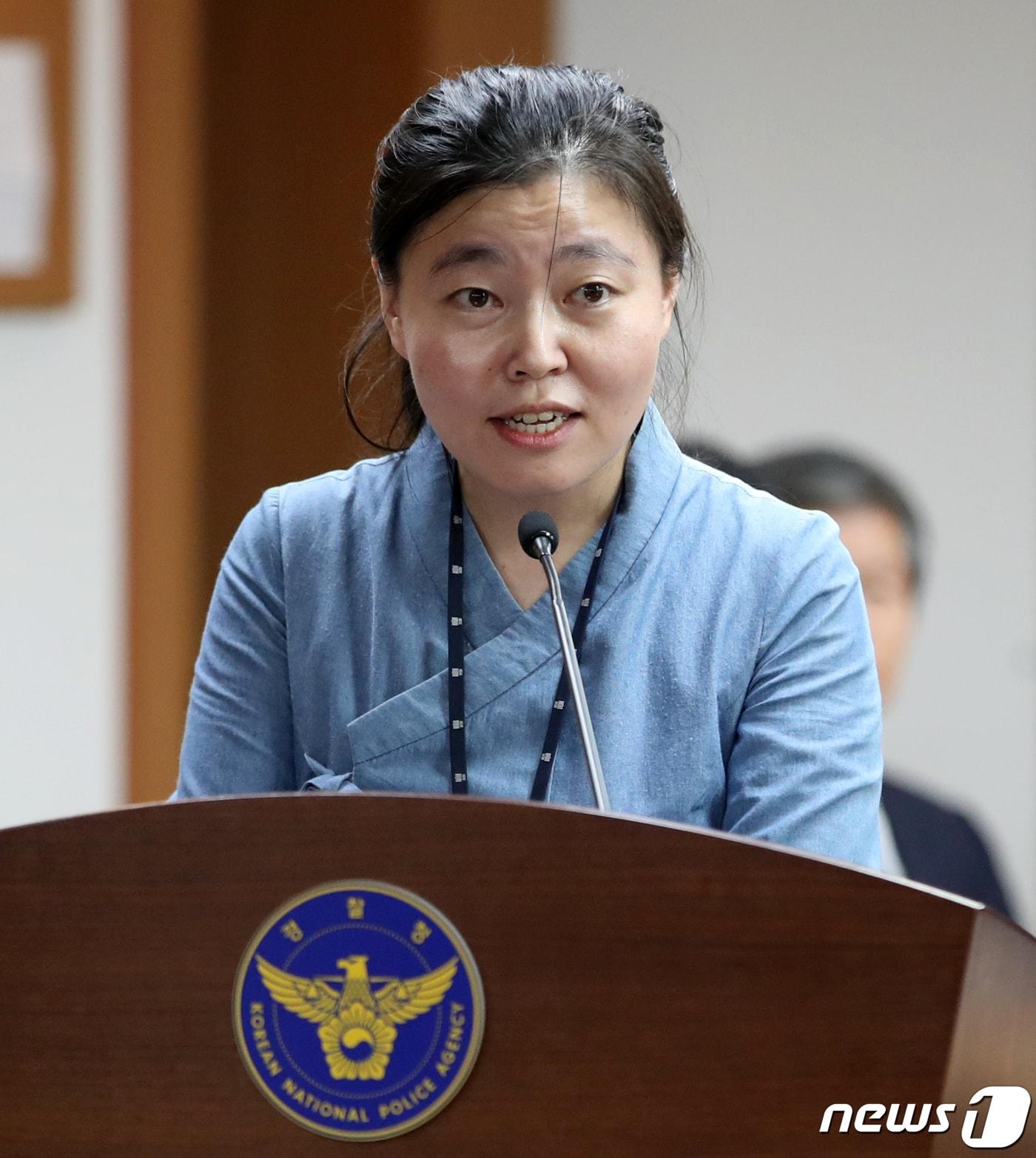 본문 이미지 - 4일 오후 서울 서대문구 경찰청에서 열린 국회 행정안전위원회의 경찰청 국정감사에서 임은정 울산지검 부장검사가 참고인 자격으로 출석해 검찰개혁과 검경 수사권 조정에 관한 소신을 밝히고 있다. 2019.10.4/뉴스1 ⓒ News1 오대일 기자