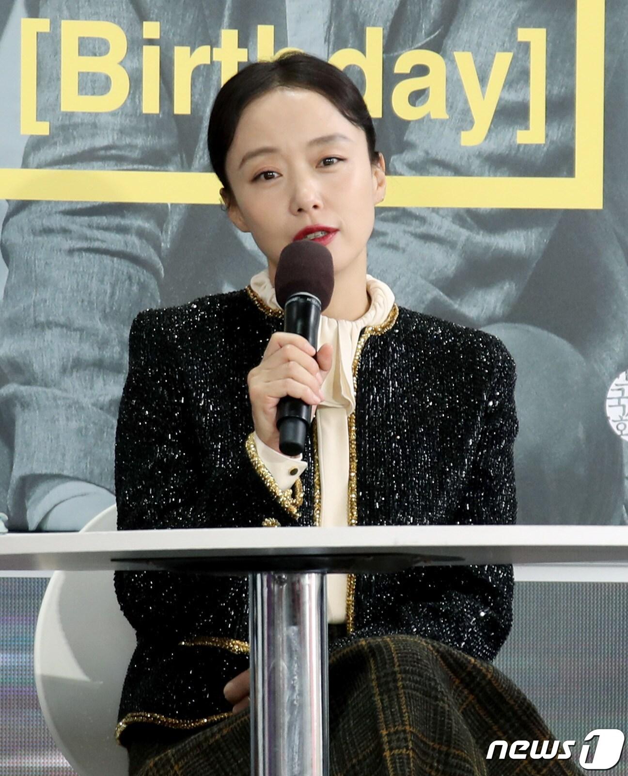 본문 이미지 - 배우 전도연이 5일 낮12시 부산 해운대구 우동 영화의전당에서 열린 '제24회 부산국제영화제' 영화 '생일' 오픈토크에 참석해 인사말을 하고 있다. 2019.10.5/뉴스1 ⓒ News1 권현진 기자