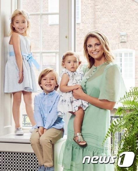 본문 이미지 - 스웨덴의 마들렌 공주와 세 자녀 <출처=마들렌 공주 인스타그램> ⓒ 뉴스1