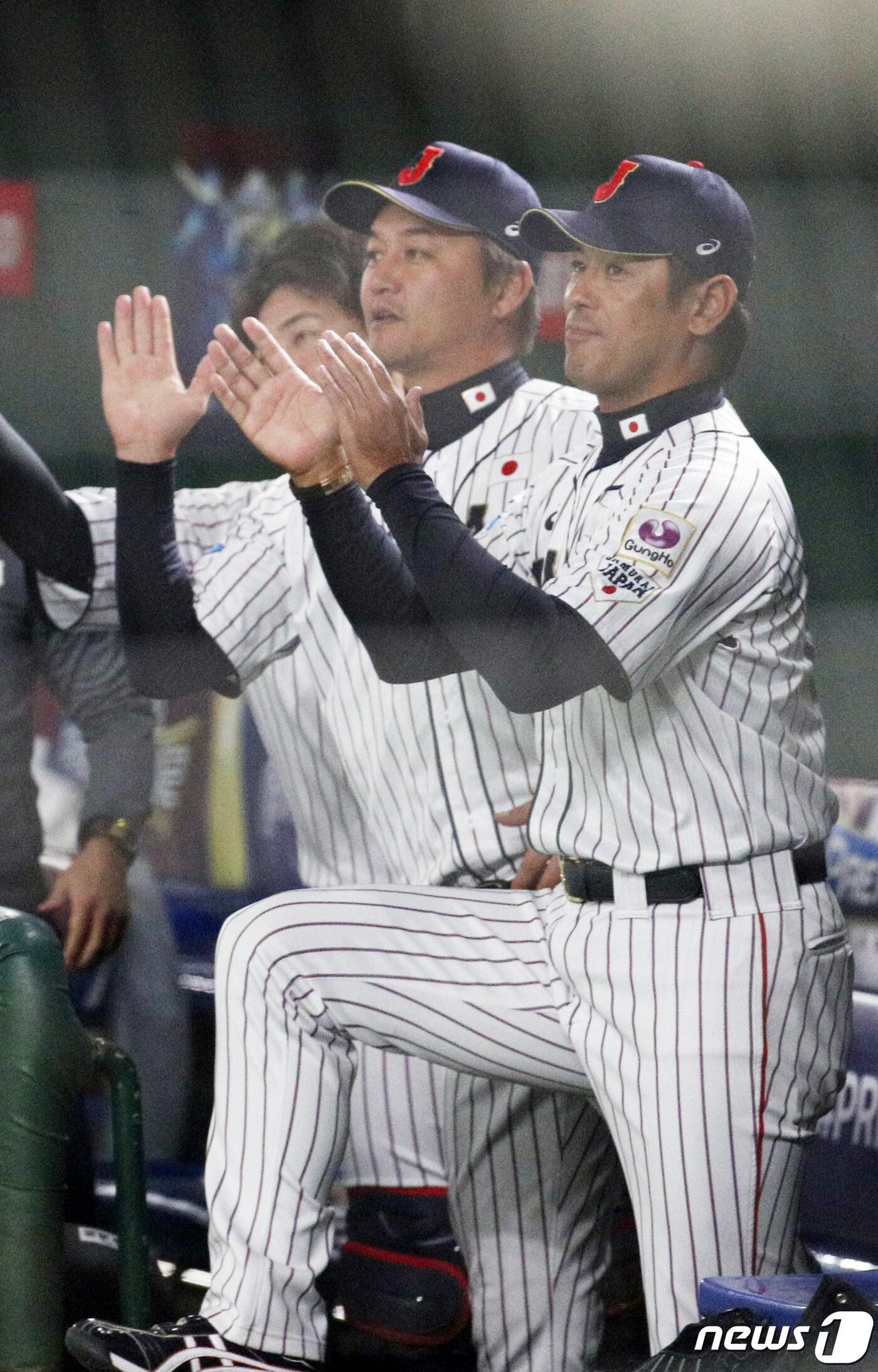 본문 이미지 - 이나바(오른) 일본야구 대표팀 감독. 뉴스1 ⓒ News1 황기선 기자