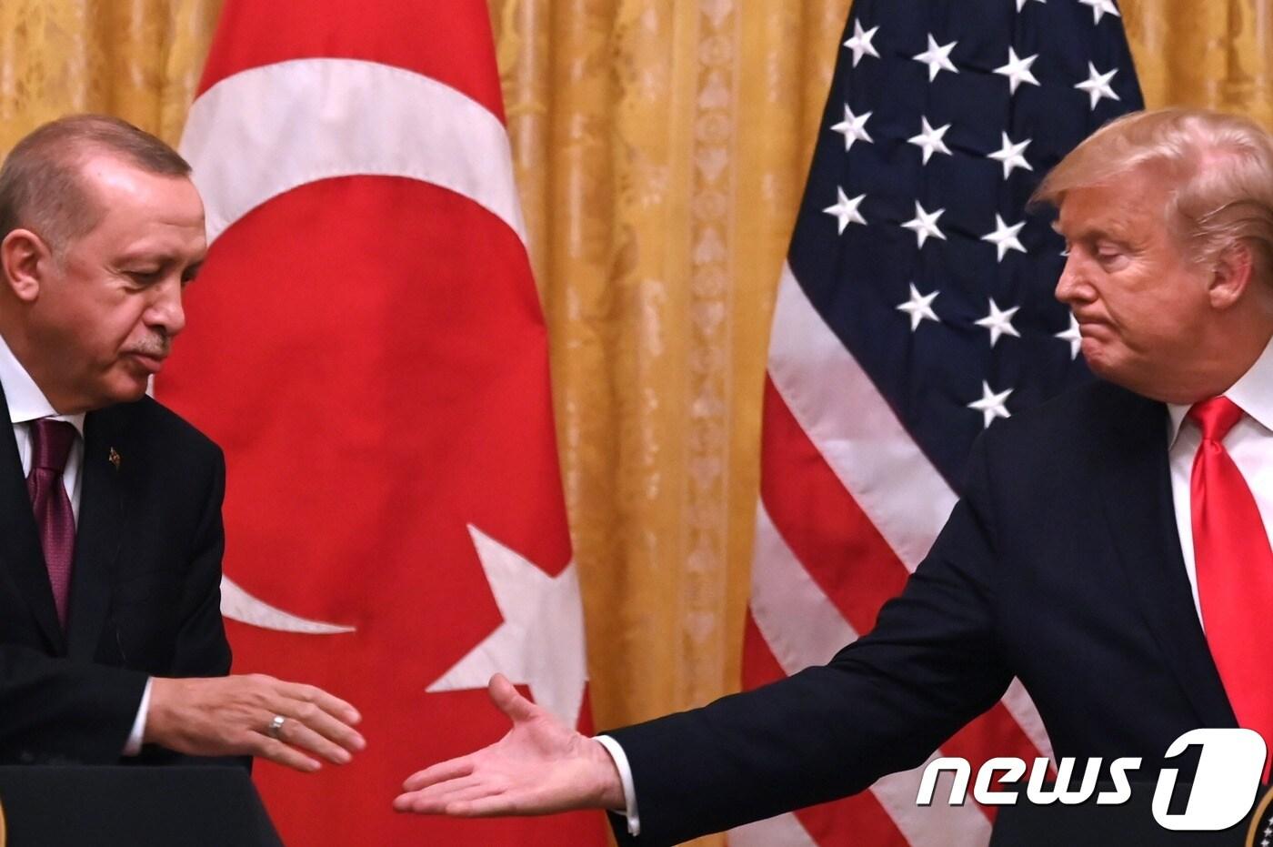 도널드 트럼프 미국 대통령과 레제프 타이이프 에르도안 터키 대통령이 13일(현지시간) 워싱턴 백악관에서 정상회담을 마친 뒤 기자회견을 하고 있다. ⓒ AFP=뉴스1 ⓒ News1 우동명 기자