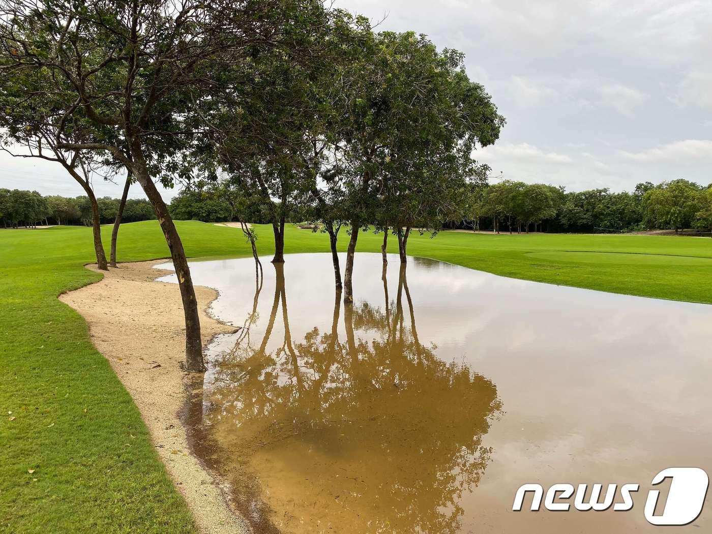 본문 이미지 - PGA투어 마야코바 골프 클래식 1라운드가 비로 인해 순연됐다. ⓒ AFP=뉴스1