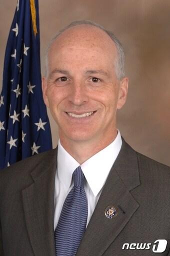 본문 이미지 - 애덤 스미스 미 하원 군사위원장.ⓒ 뉴스1