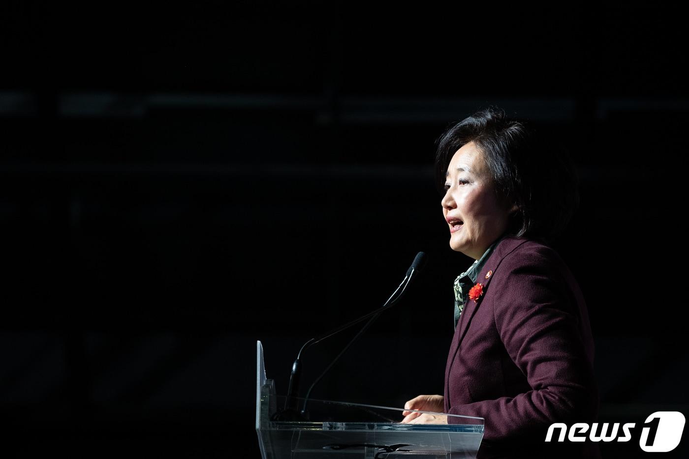 본문 이미지 - 박영선 중소벤처기업부 장관이 지난해 11월 18일 오전 서울시 성동구 에스팩토리에서 열린 'KOREA 벤처투자 SUMMIT 2019'에서 "제2벤처붐이 왔다" ⓒ 뉴스1