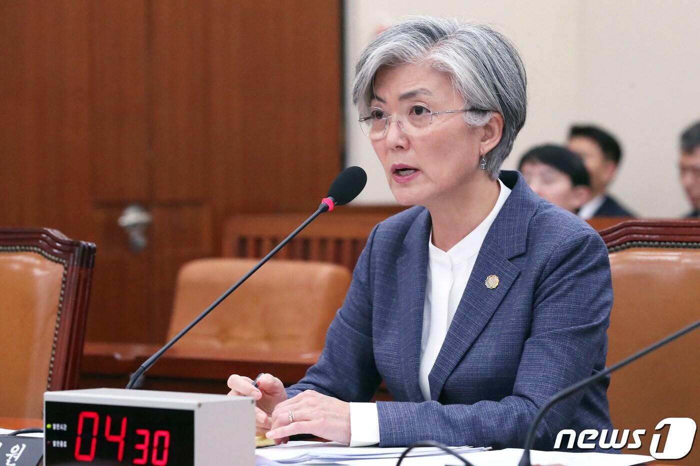 강경화 외교부 장관이 21일 오후 서울 여의도 국회에서 열린 외교통일위원회 전체회의에서 의원들의 질의에 답하고 있다. 2019.11.21/뉴스1 ⓒ News1 임세영 기자