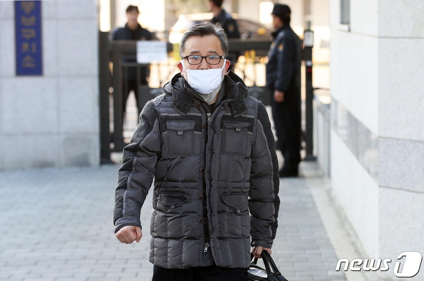 본문 이미지 - 뇌물 및 성접대 혐의와 관련한 1심 선고공판에서 무죄를 선고 받은 김학의 전 법무부 차관 /뉴스1 ⓒ News1 오대일 기자