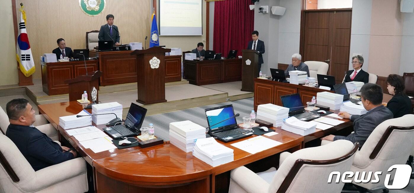 본문 이미지 - 25일 강원 양구군의회 본회의장에서 제255회 제2차 정례회 개회식이 열리고 있다. (양구군 제공) 2019.11.25/뉴스1 ⓒ News1