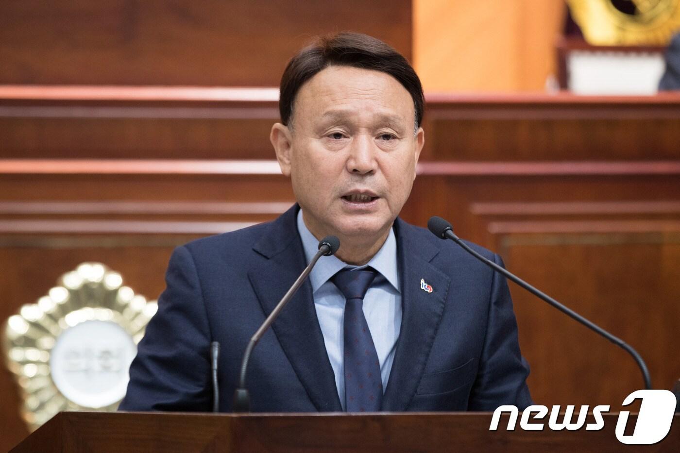본문 이미지 - 강임준 군산시장이 27일 열린 군산시의회 223회 2차 정례회에서 시정연설을 하고 있다. /ⓒ 뉴스1