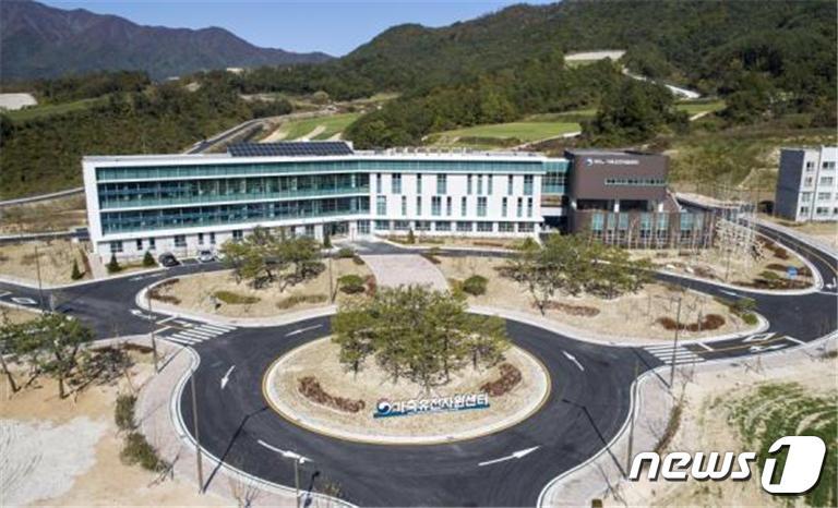 본문 이미지 - 전북 남원에서 함양군 서상면으로 이전한 국립축산과학원 가축유전자원센터 종합연구동 전경.&#40;경남도 제공&#41;2019.11.4/뉴스1