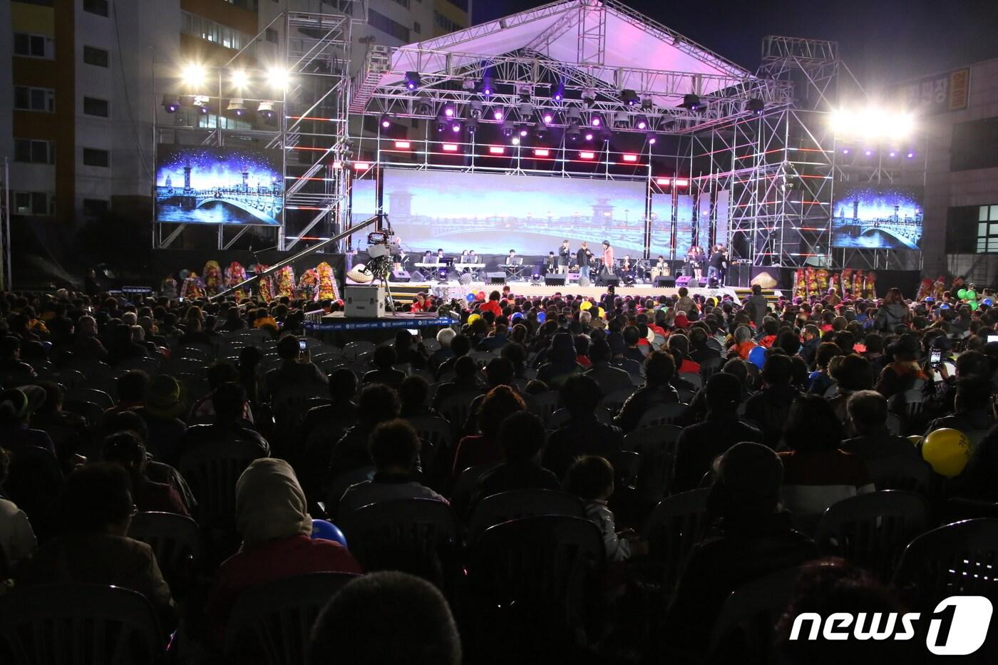 본문 이미지 - 벌교꼬막축제 공연.(보성군 제공) /뉴스1 ⓒ News1