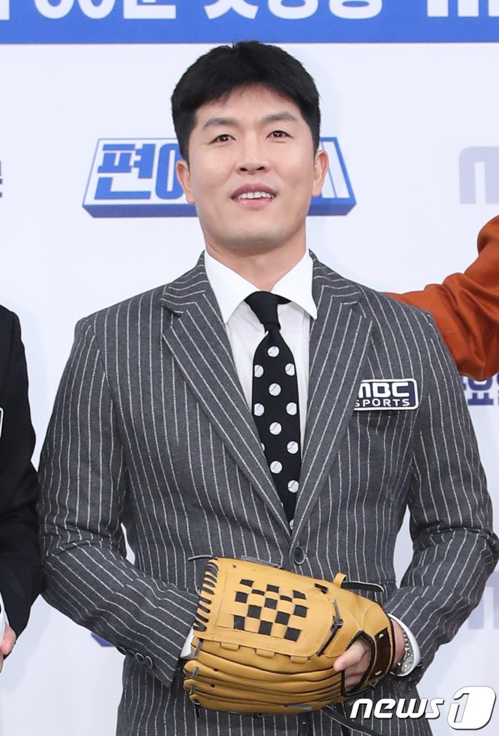 본문 이미지 - 야구 선수 출신 방송인 김병현이 5일 오전 서울 마포구 상암동 MBC에서 열린 MBC 예능프로그램 '편애중계' 제작발표회에 참석해 포즈를 취하고 있다. 2019.11.5/뉴스1 ⓒ News1 DB