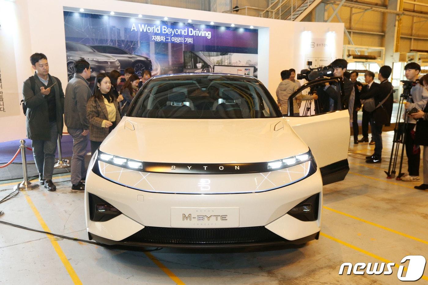 5일 전북 군산시 명신 군산공장에 바이턴의 전기 SUV 모델 ‘M-BYTE’가 전시됐다. 명신은 2021년부터 양산에 들어간다.(전북도 제공) 2019.11.5 ⓒ News1 
