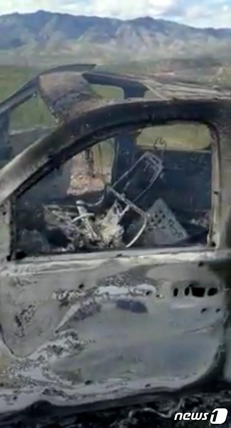 본문 이미지 - 총격에 불타고 벌집이 된 차량. 멕시코 마약 갱단의 공격으로 미국인 아녀자 최소 9명이 숨졌다. ⓒ 로이터=뉴스1