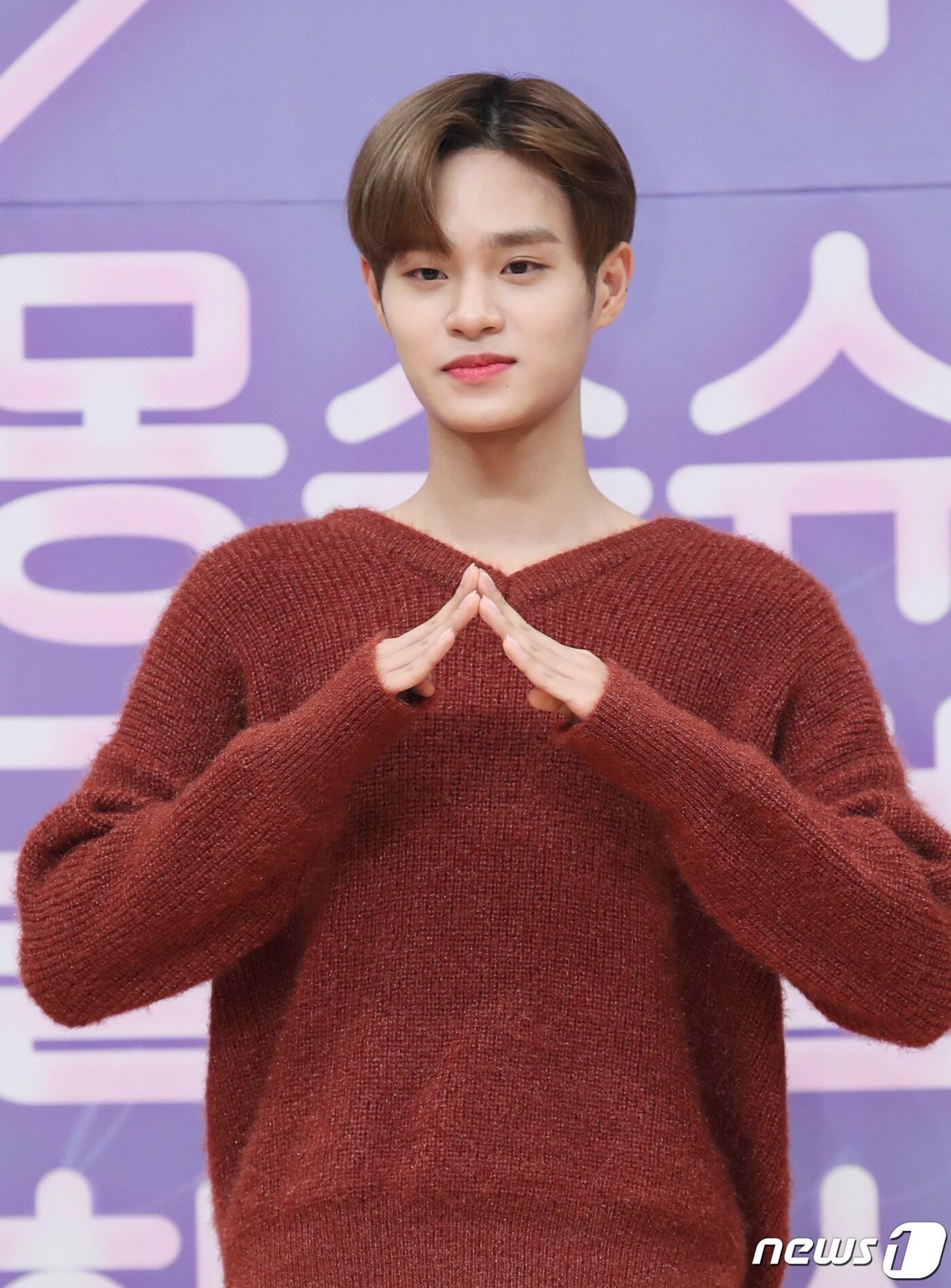 본문 이미지 - AB6IX 이대휘가 8일 오후 서울 목동 SBS에서 열린 모비딕 숏폼 드라마 '몽슈슈 글로벌 하우스(몽글스)‘ 제작발표회에 참석해 포즈를 취하고 있다. 2019.11.8/뉴스1 ⓒ News1 권현진 기자