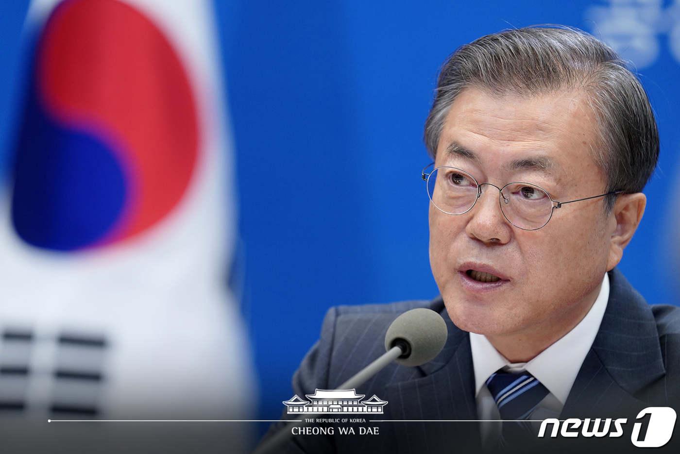 문재인 대통령이 8일 오후 청와대에서 열린 반부패정책협의회에서 모두발언을 하고 있다. (청와대 페이스북) 2019.11.8/뉴스1