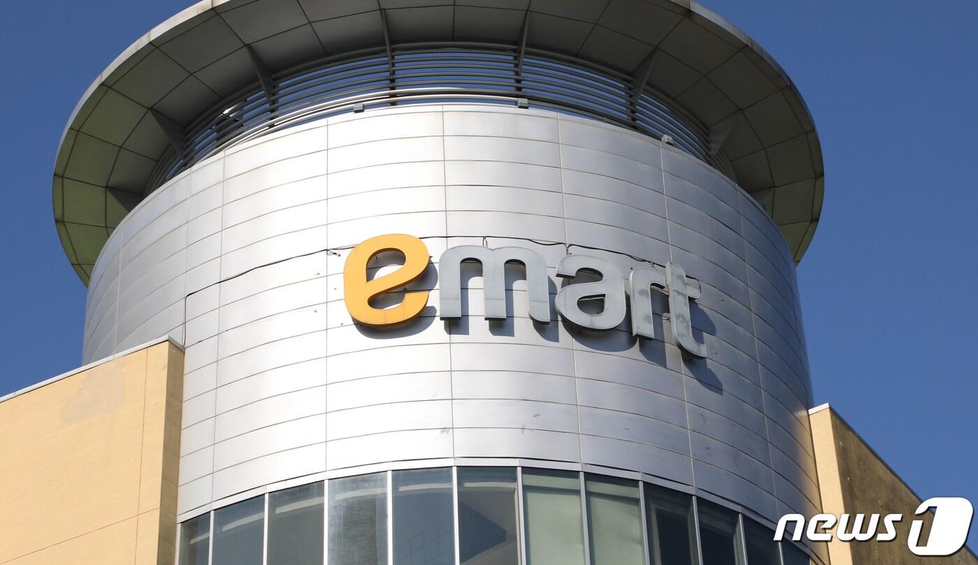 이마트, 11분기만에 실적 증가 전망…주가 상승 계속되나 - 뉴스1