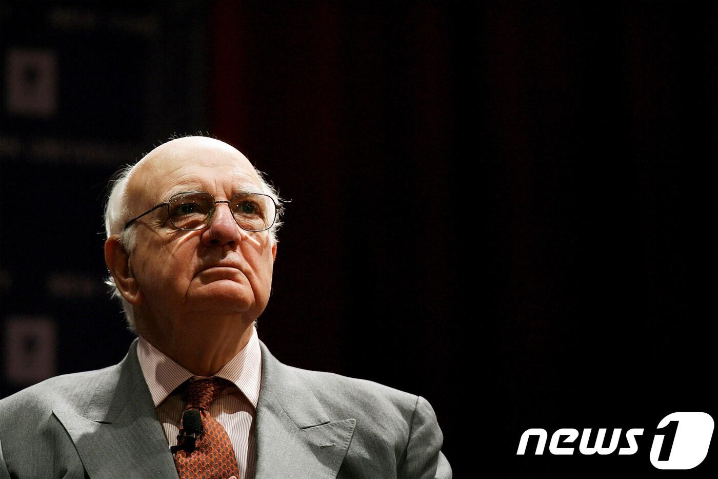 20세기 가장 위대한 중앙은행 총재로 평가받은 폴 볼커 전 연방준비제도 의장이 8일(현지시간) 사망했다. ⓒ 로이터=뉴스1 ⓒ News1 박형기 기자