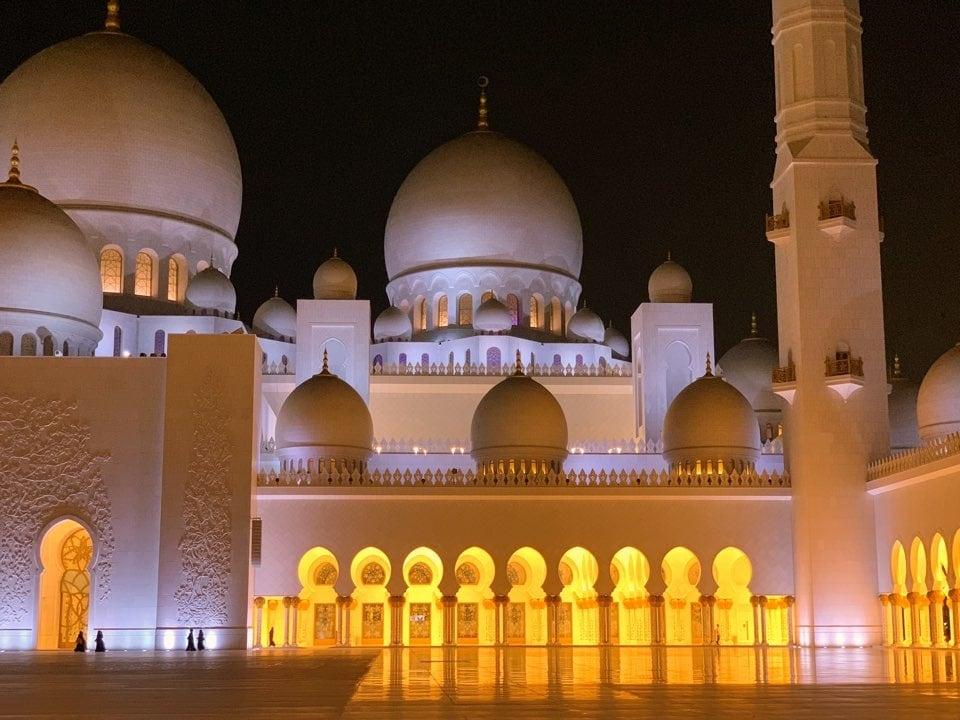 본문 이미지 - 그랜드 모스크의 밤 풍경ⓒ 뉴스1