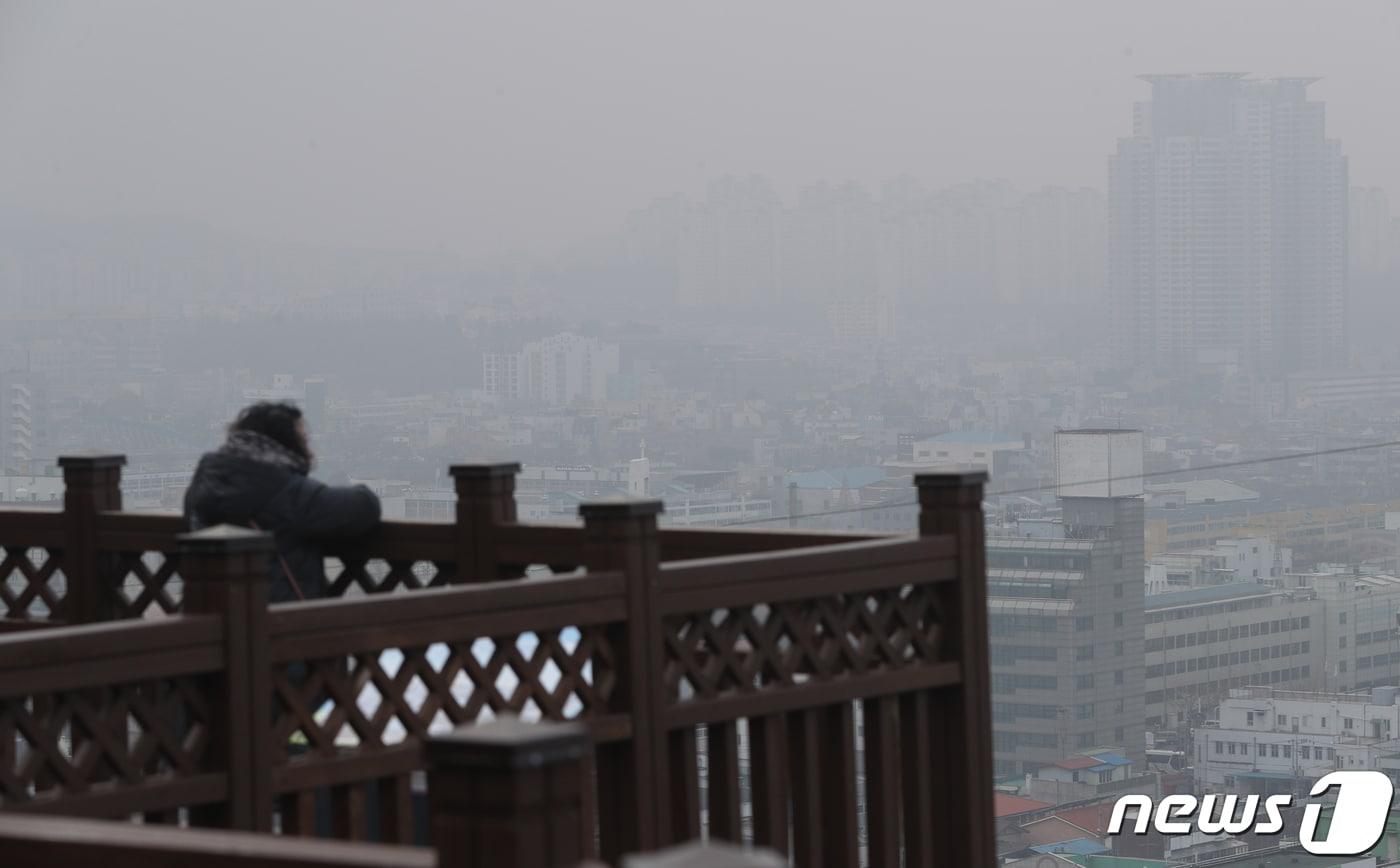본문 이미지 - 충북 청주시를 비롯해 충북 대부분 지역에 초미세먼지 주의보가 내려졌다.(사진은 기사 내용과 무관함) / 뉴스1 ⓒ News1