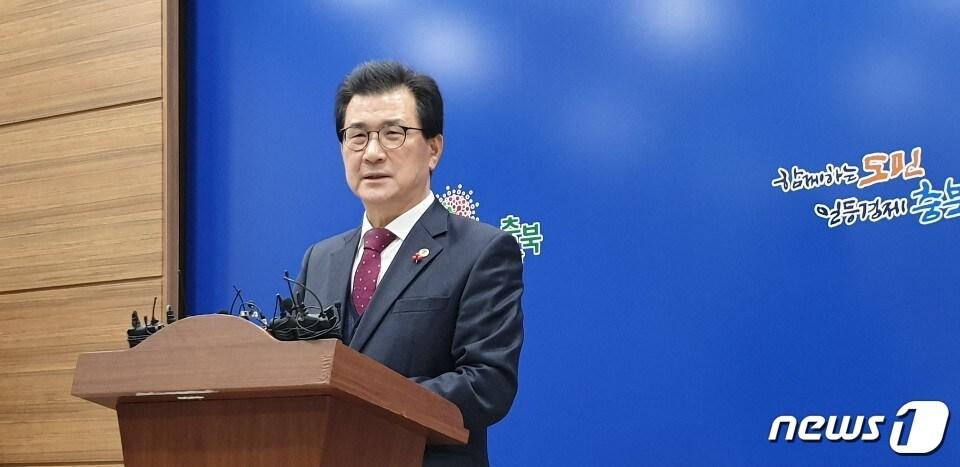 본문 이미지 - 이시종 충북지사가 12일 도청 브리핑룸에서 2020년도 정부예산 확보에 대해 설명하고 있다. 2019.12.12 ⓒ 뉴스1