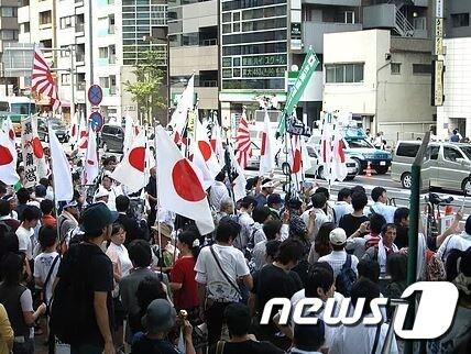 본문 이미지 - 일본 극우단체 재특회(재일특권을 용납하지 않는 시민 모임)의 혐한 집회 (재특회 홈페이지 캡처) ⓒ 뉴스1