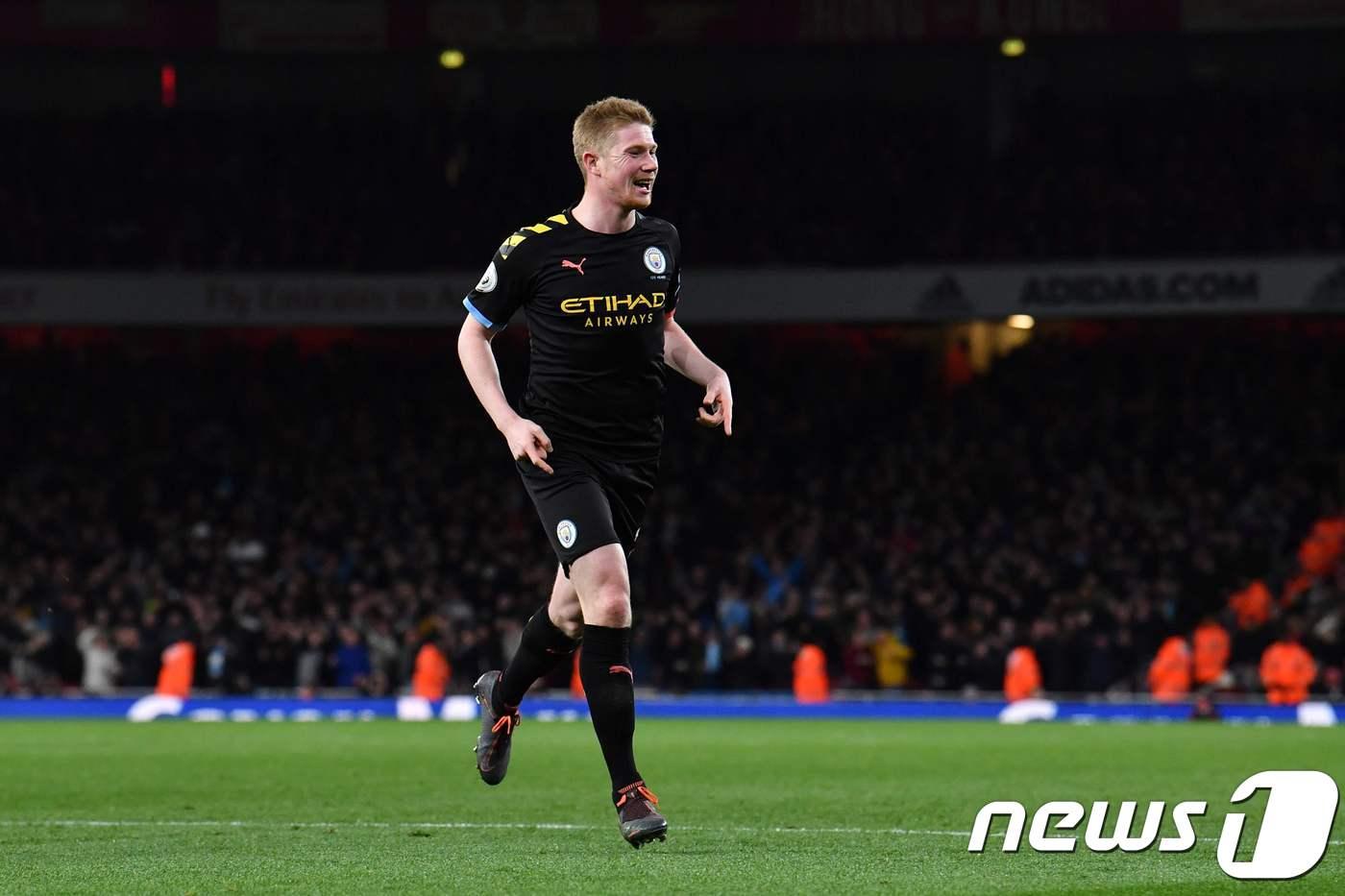 본문 이미지 - 아스널전 2골 1도움의 맹활약을 한 케빈 더 브라위너. ⓒ AFP=뉴스1