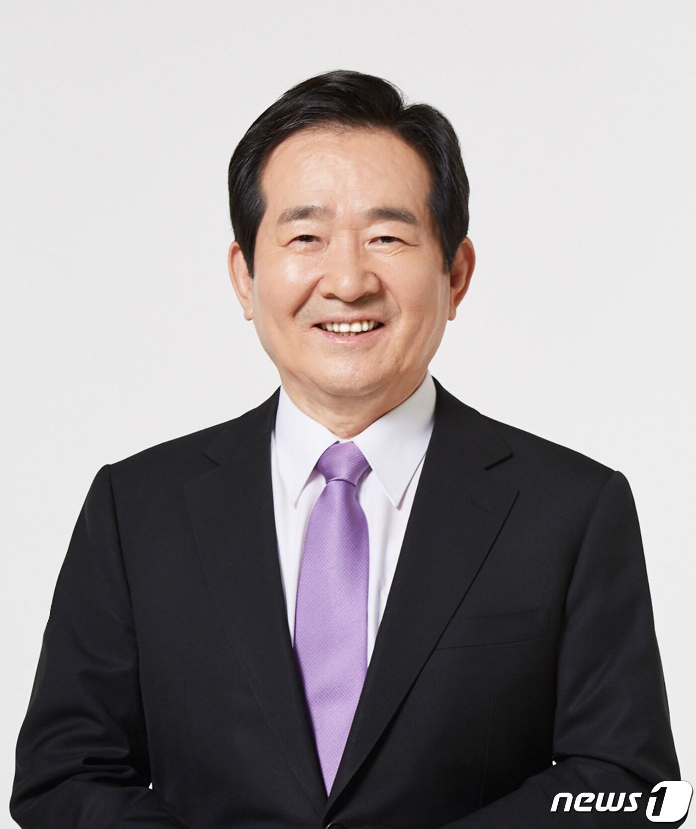 본문 이미지 - 문재인 대통령이 17일 이낙연 국무총리 후임으로 정세균 전 국회의장을 국무총리로 지명했다. (청와대 제공) 2019.12.17/뉴스1