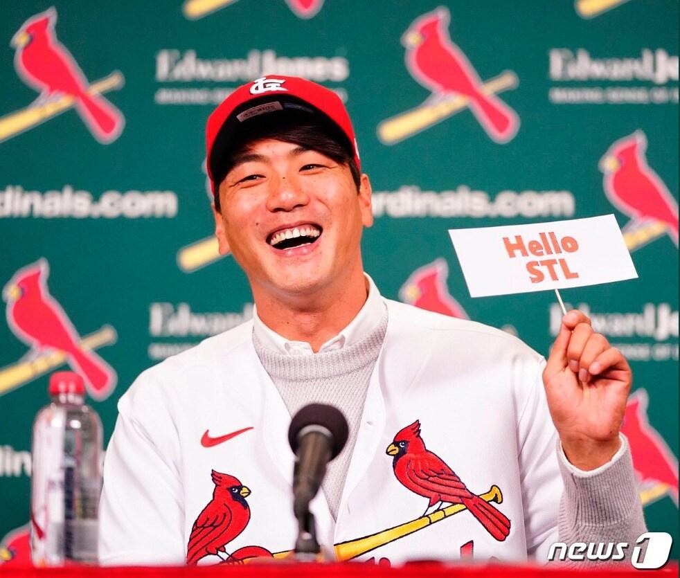 본문 이미지 - 세인트루이스 카디널스 유니폼을 입은 김광현(세인트루이스 구단 트위터)ⓒ 뉴스1