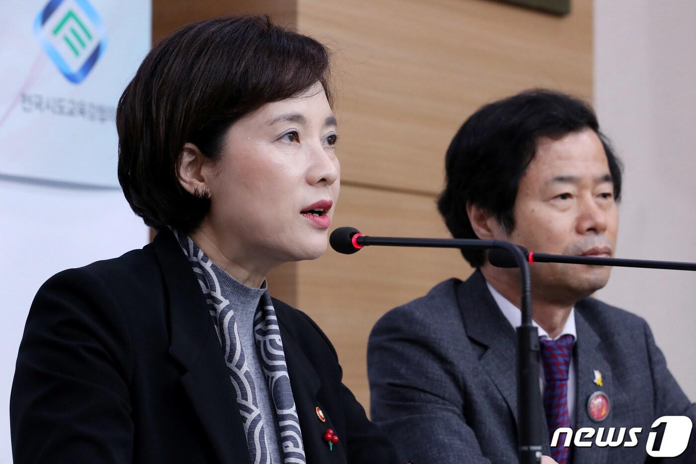 본문 이미지 - 유은혜 사회부총리 겸 교육부 장관이 18일 오전 서울 세종대로 정부서울청사 별관에서 교육 신뢰회복을 위한 사학 혁신 방안을 발표하고 있다. 2019.12.18/뉴스1 ⓒ News1 이재명 기자