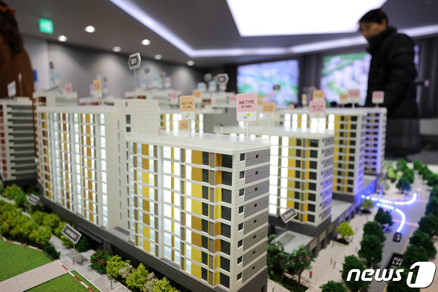지난 2019년 12월 '수서역세권 A3블록 신혼희망타운' 홍보관에 전시된 견본주택. 뉴스1 DB ⓒ News1 이승배 기자